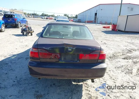 1998 Honda Accord Lx z USA, uszkodzony, nr VIN 1HGCG1647WA023935